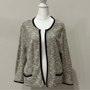 Beautiful blazer
Size: XL 
Great condition